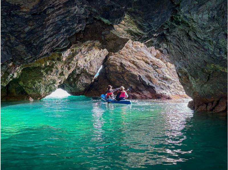 【若狭・常神半島】青の洞窟カヤックツアー《カップル・女性・ファミリーにおすすめ！ワンちゃんOK！写真映え間違いなしの絶景スポット！》の紹介画像