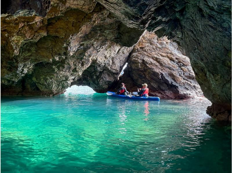 【若狭・常神半島】青の洞窟カヤックツアー《カップル・女性・ファミリーにおすすめ！ワンちゃんOK！写真映え間違いなしの絶景スポット！》の紹介画像
