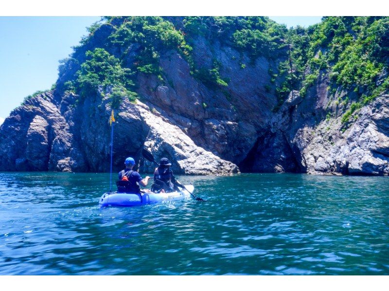 【若狭・常神半島】青の洞窟 カヤックツアー《福井で唯一の青の洞窟カヤック体験！》の紹介画像