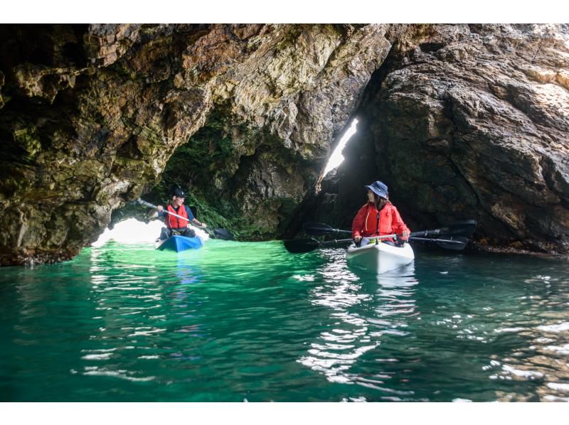 [Wakasa/Tsunegami Peninsula] Blue Cave Kayaking Tour "The only Blue Cave Kayaking experience in Fukui!"の紹介画像