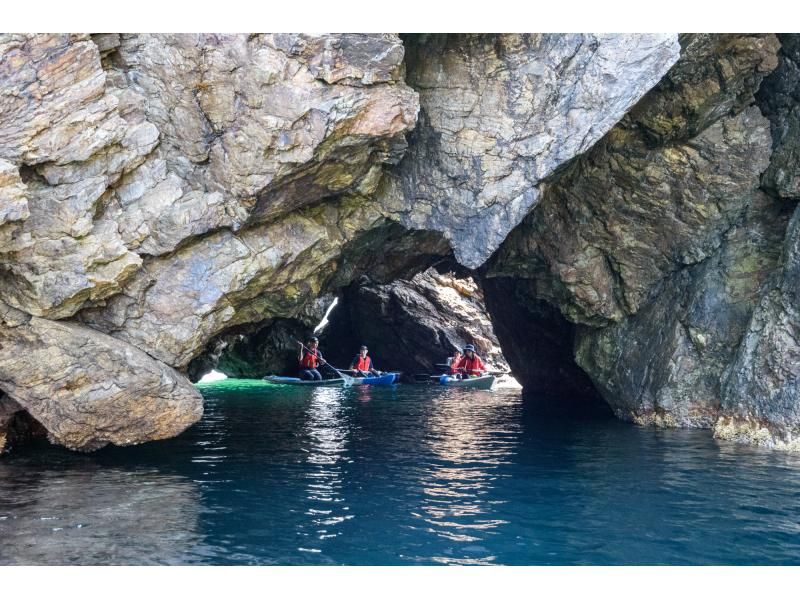 [Wakasa/Tsunegami Peninsula] Blue Cave Kayaking Tour "The only Blue Cave Kayaking experience in Fukui!"の紹介画像