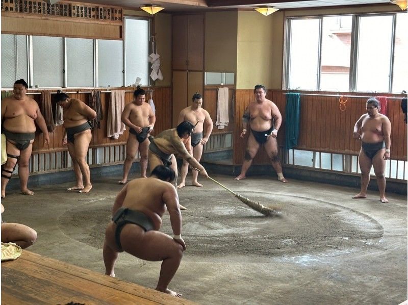 [Tokyo] Experience a tour to see the exciting morning practice of the traditional Japanese sport of sumo with an English guideの紹介画像