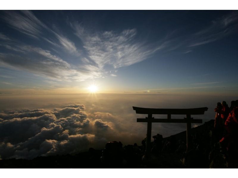 [山梨县, 富士山] 2日富士山登山游：含山间小屋住宿、餐饮、温泉の紹介画像