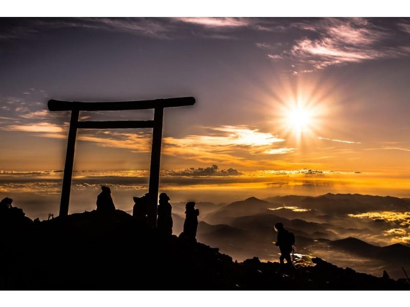 [山梨县, 富士山] 2日富士山登山游：含山间小屋住宿、餐饮、温泉の紹介画像