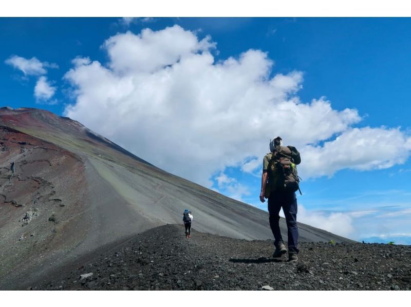 [山梨县, 富士山] 2日富士山登山游：含山间小屋住宿、餐饮、温泉の紹介画像