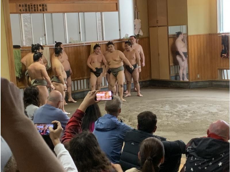 [Tokyo] Experience a tour to see the exciting morning practice of the traditional Japanese sport of sumo with an English guideの紹介画像