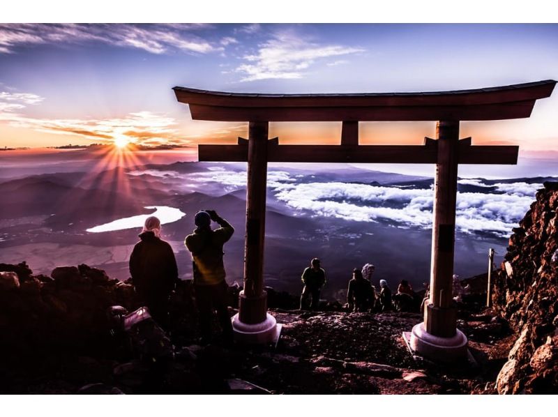 [山梨县, 富士山] 2日富士山登山游：含山间小屋住宿、餐饮、温泉の紹介画像
