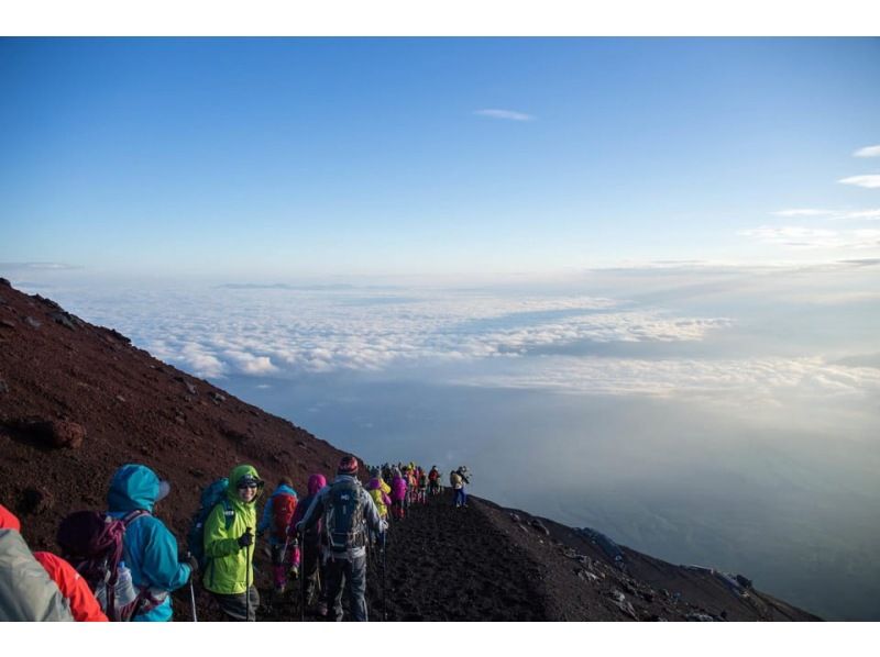 [山梨县, 富士山] 2日富士山登山游：含山间小屋住宿、餐饮、温泉の紹介画像