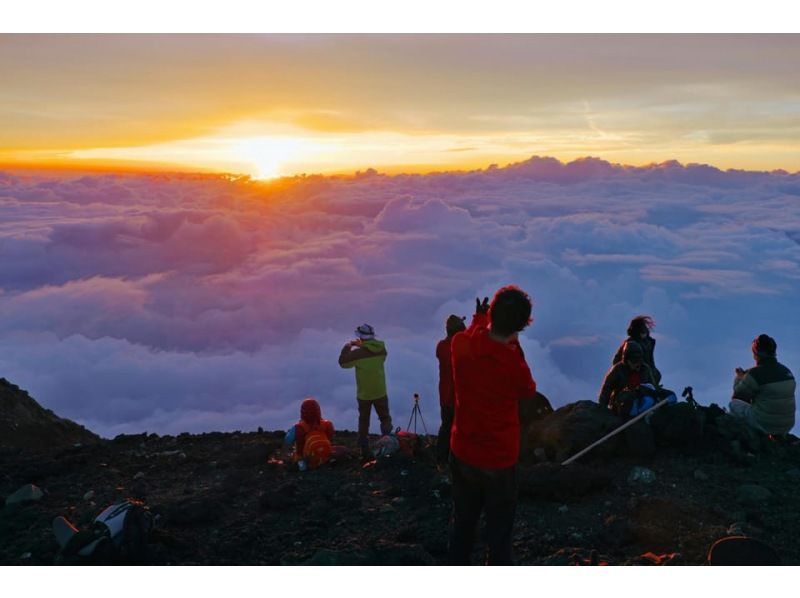 [山梨县, 富士山] 2日富士山登山游：含山间小屋住宿、餐饮、温泉の紹介画像
