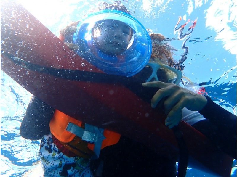 [Okinawa Ishigaki Island] Fishing while swimming called Mitsuri by chartered boat from age 5!