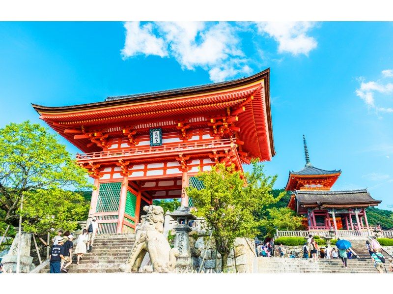 SALE! [Day trip | Pick-up from city hotels] Ancient Kyoto Japanese-style tour Kinkaku-ji Temple - Kiyomizu-dera Temple - Fushimi Inari Taisha Shrineの紹介画像