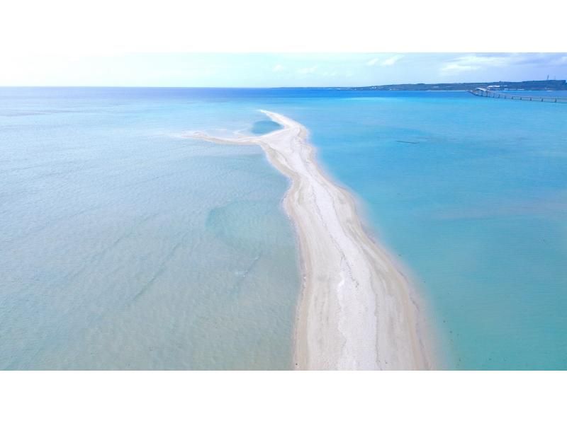 【沖縄・宮古島】ボートで行く【ユニの浜】10分程度のクルージングを楽しみながらの上陸ツアー(ドローン撮影無料)マリーナ発着で乗り降り楽々！の紹介画像