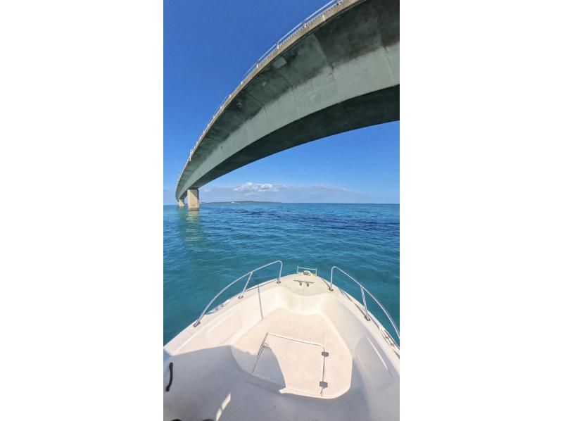 【沖縄・宮古島】ボートで行く【ユニの浜】10分程度のクルージングを楽しみながらの上陸ツアー(ドローン撮影無料)マリーナ発着で乗り降り楽々！の紹介画像