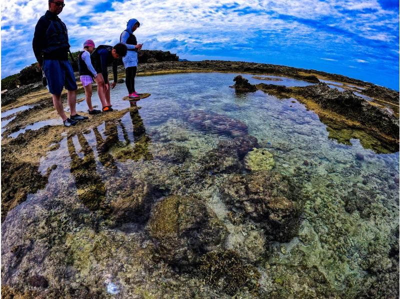 【沖縄・久米島】“幻の道”で行く！！無人島とサンゴ礁のトレッキングツアー［現地集合プラン］の紹介画像