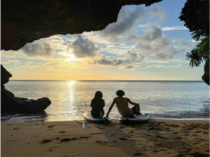 【石垣島サンセットSUP】プライベートポイントで水平線に沈む夕日を2人で｜写真動画無料・ドローン空撮無料の紹介画像
