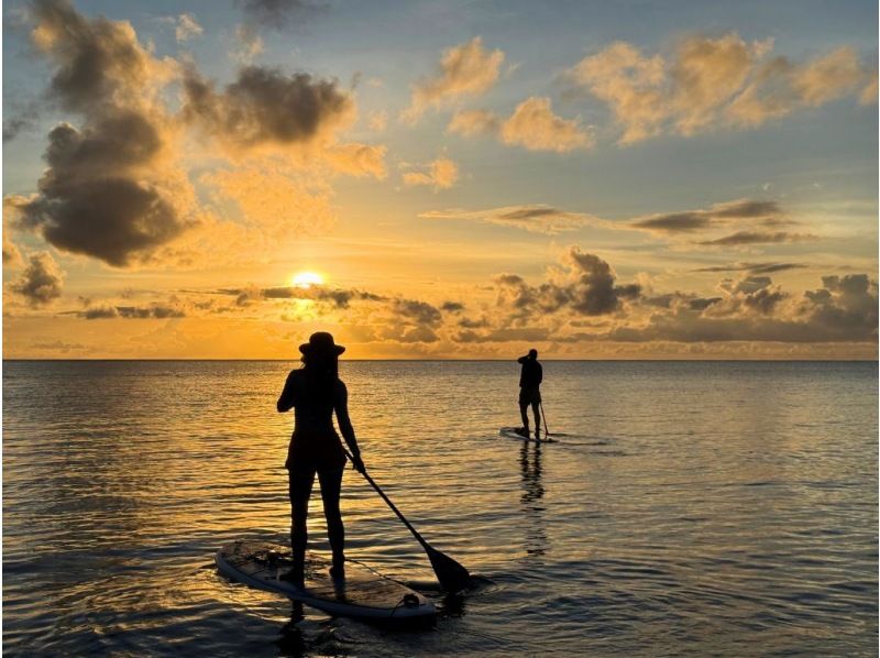 【石垣島サンセットSUP】プライベートポイントで水平線に沈む夕日を2人で｜写真動画無料・ドローン空撮無料の紹介画像