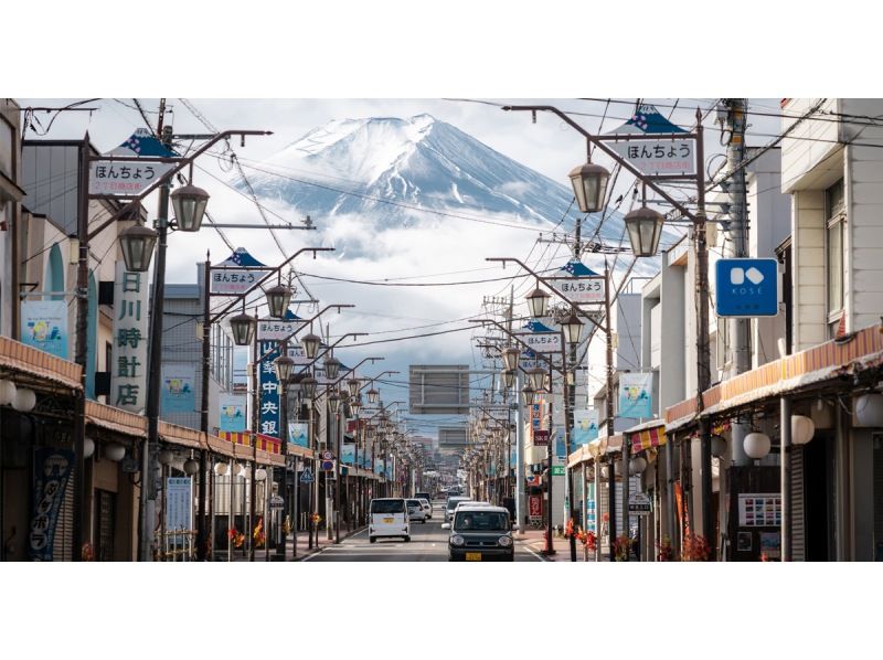 [13-person team; pick-up from city hotels] Day trip to Lake Kawaguchi from Tokyo (Mt. Fuji area, Arakurayama Sengen Park, Oishi Park, LAWSON)の紹介画像