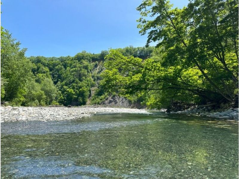 【北海道・大樹町・ヌビナイ川】《フィッシング＆ラフティング！》雄大な日高山脈の清流を《手ぶらで満喫》の紹介画像