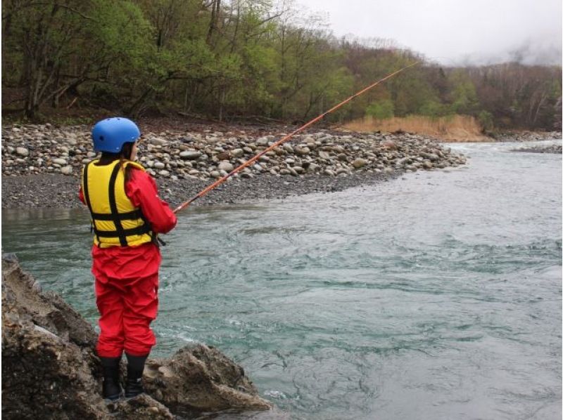 【北海道・大樹町・ヌビナイ川】《フィッシング＆ラフティング！》雄大な日高山脈の清流を《手ぶらで満喫》の紹介画像