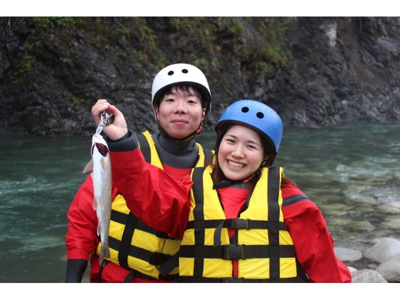 [Hokkaido / Taiki Town, Nubinai River] {Fishing & Rafting!} Enjoy the clear waters of the majestic Hidaka Mountains {empty-handed}の紹介画像