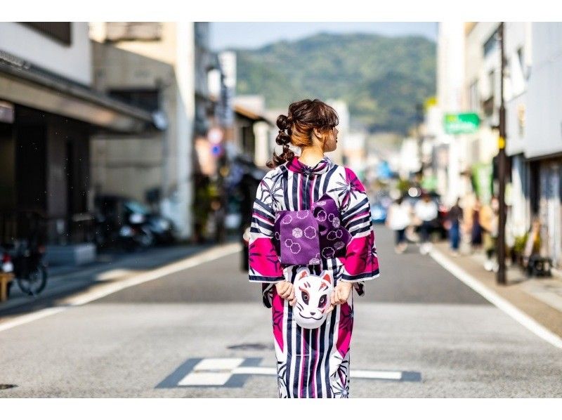 "Kyoto, Uji" Yukata dressing, hair and makeup, and calligraphy art experience