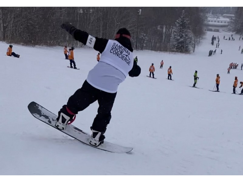 [Niseko 5H] Master steep turns, carving, freestyle tricks and powder skiing with ease in a completely private lesson for advanced skiers!の紹介画像