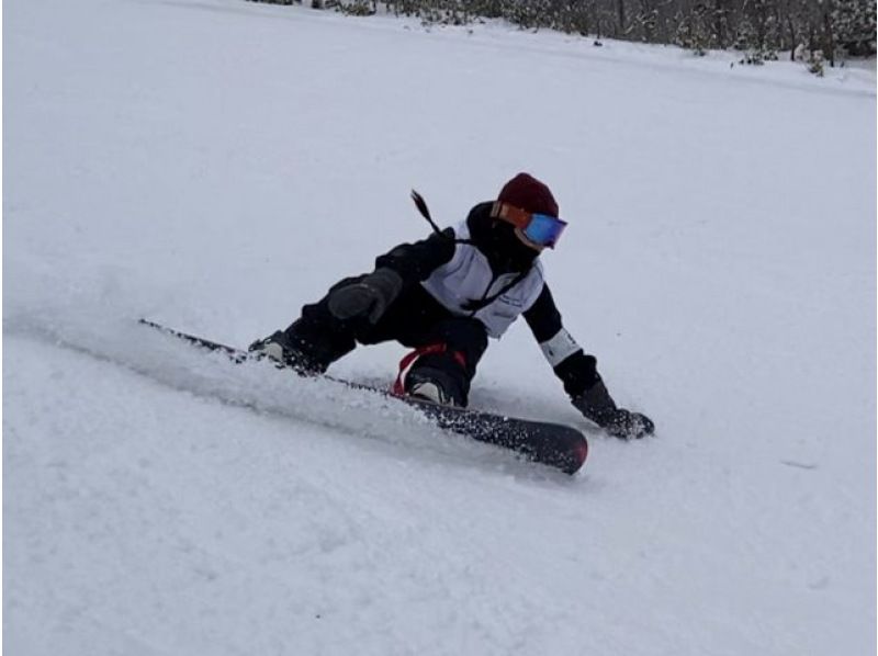 [Niseko 3H] Steady step-up! Master steep slopes, carving, freestyle tricks and powder with ease in a fully private lesson for advanced skiers!の紹介画像