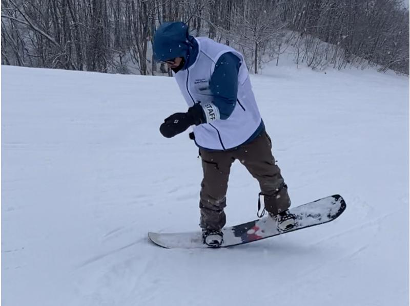 [Niseko 3H] Steady step-up! Master steep slopes, carving, freestyle tricks and powder with ease in a fully private lesson for advanced skiers!の紹介画像