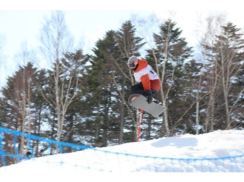 [Niseko 3H] Steady step-up! Master steep slopes, carving, freestyle tricks and powder with ease in a fully private lesson for advanced skiers!の紹介画像