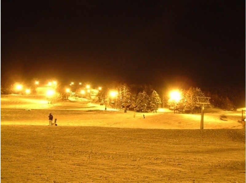 [Niseko Night Skiing] Enjoy even in the evening!! Night skiing private lessons! Make your snowboarding debut on a fantastic slope! Welcome to the most fun world of snow!の紹介画像