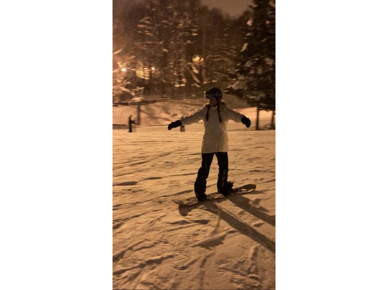 [Niseko Night Skiing] Enjoy even in the evening!! Night skiing private lessons! Make your snowboarding debut on a fantastic slope! Welcome to the most fun world of snow!の紹介画像