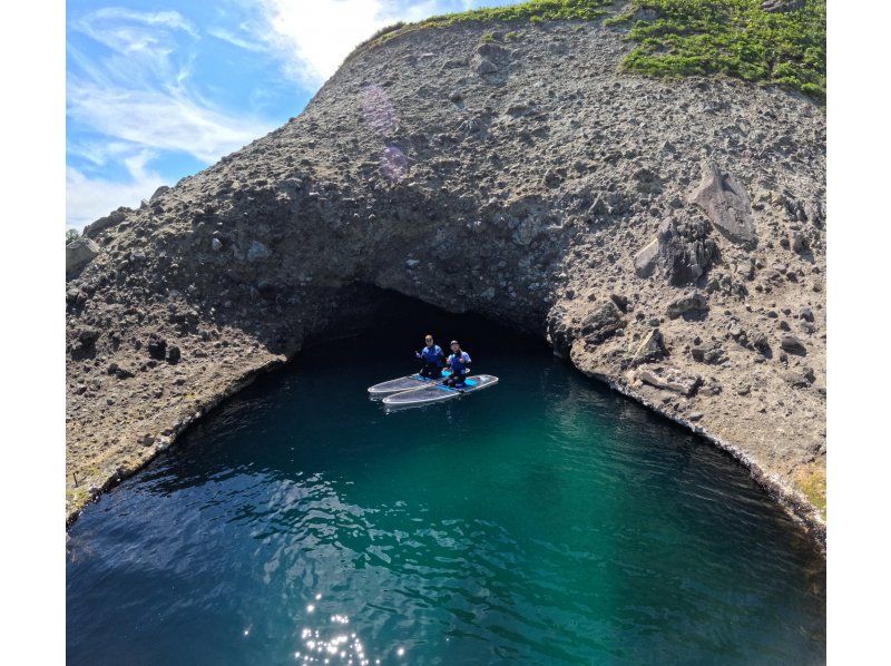 【北海道・積丹美国】北海道初上陸！青の洞窟クリアサップツアー。国定公園コバルトブルーが際立つ、積丹ブルーの海を、透明なSUPで満喫の紹介画像