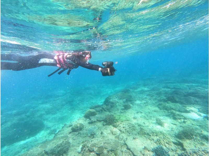 【沖縄・宜野湾】水圧で空を飛ぶ！新感覚のフライボードやウェイクボード・定番のバナナボートやマーブル・ジェットツーリング・シュノーケリング体験