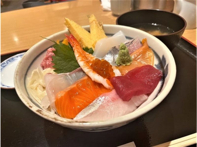 築地で海鮮丼のご昼食＆隅田川♪ミニクルーズも！ 豊洲千客万来でお買い物！高輪＆浅草♪ 東京人気スポット５景めぐり【029029-748】の紹介画像