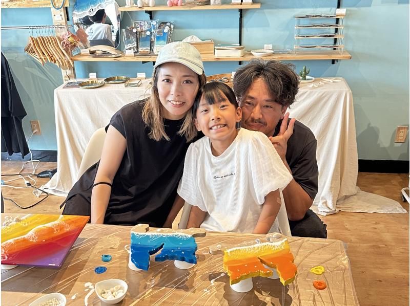 [Ishigaki Island/Resin Art Experience] Cute Okinawan Shisa with sea art ♡ Create your own original sea with Shisa type! Groups are also welcome!の紹介画像