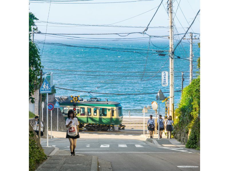 Kamakura and Yokohama | Enoshima, Kamakura High School, Tsurugaoka Hachimangu Shrine, and Yokohama Day Tour (with Enoshima Electric Railway Experience)の紹介画像