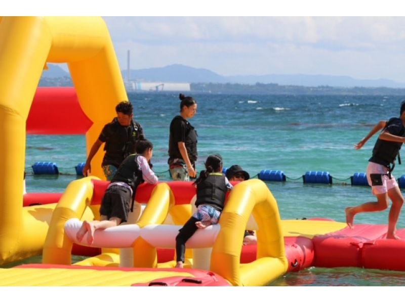 【沖縄・うるま市】海上アスレチックの紹介画像