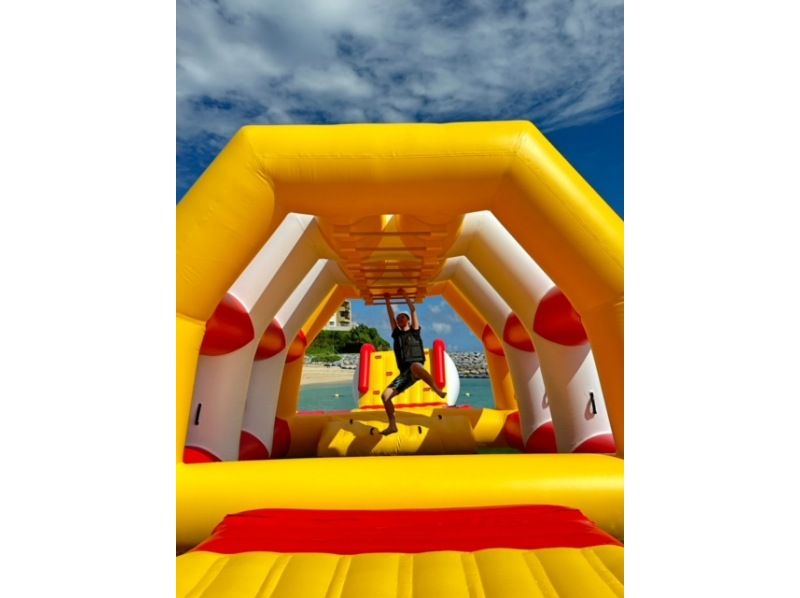 【沖縄・うるま市】海上アスレチックの紹介画像