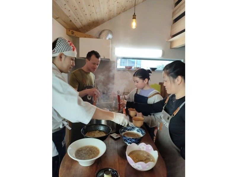 Ramen Cooking Class in Tokyo with Pro Ramen Chef / Vegan possible の紹介画像