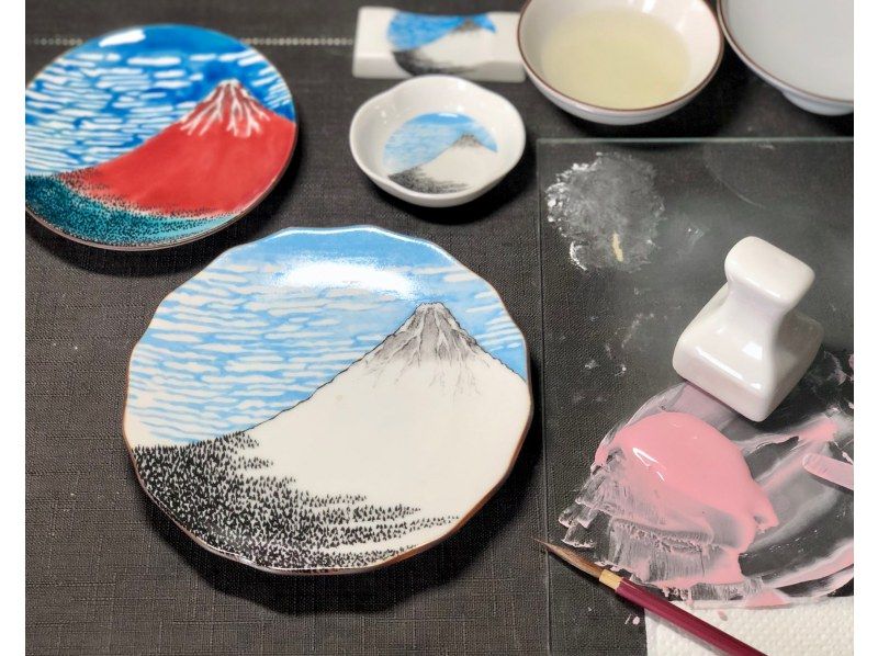 [Tokyo, Ginza] Painting experience: Paint the famous Katsushika Kitasuna paintings "Red Fuji" and "Wave Fuji" on a plate! Tools available for rental, empty-handedの紹介画像