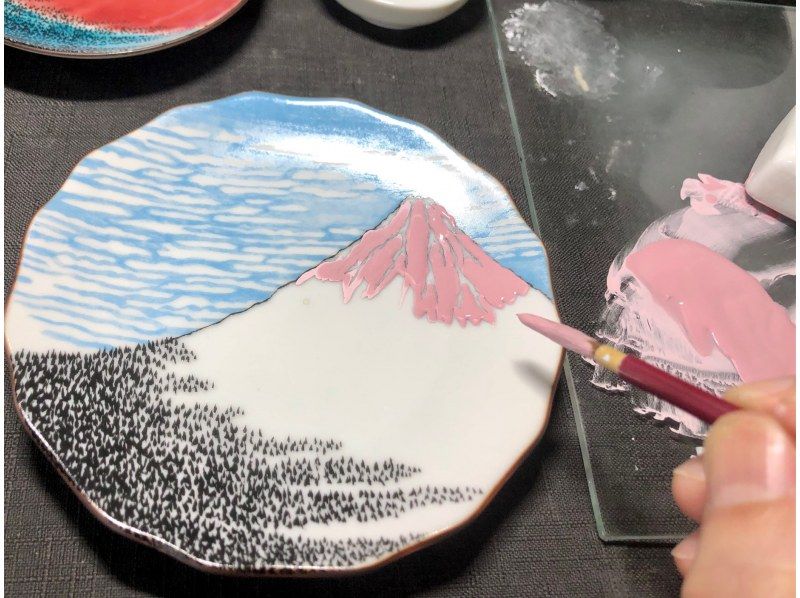 [Tokyo, Ginza] Painting experience: Paint the famous Katsushika Kitasuna paintings "Red Fuji" and "Wave Fuji" on a plate! Tools available for rental, empty-handedの紹介画像