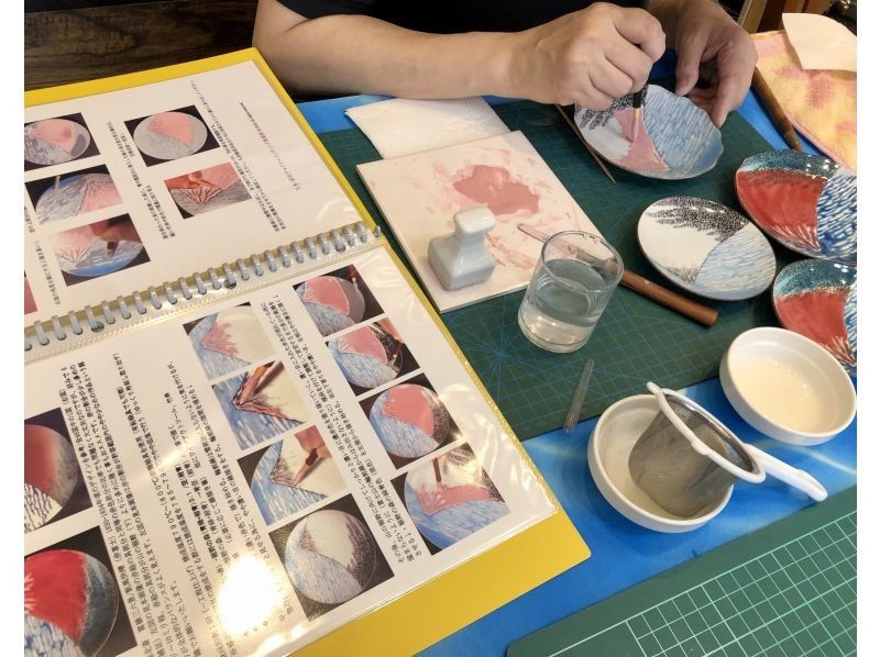 [東京/銀座]繪畫體驗 讓我們在盤子上畫出葛飾北砂的名畫「紅富士」和「波富士」吧！租賃工具，空手OKの紹介画像