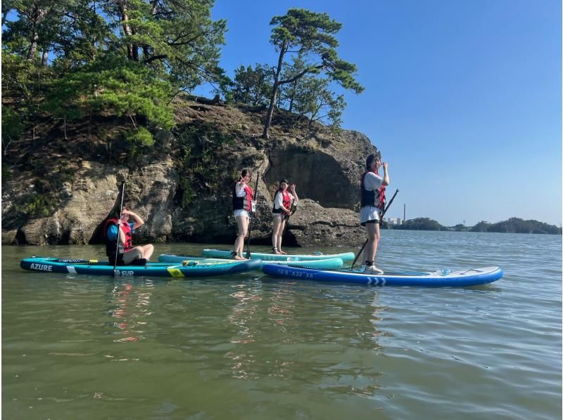 【絶景松島・馬の背】徒歩10秒で憧れのSUP体験！駅徒歩7分！無料温水シャワー・更衣室完備！女性、カップル、ファミリー、未経験者大歓迎！の紹介画像