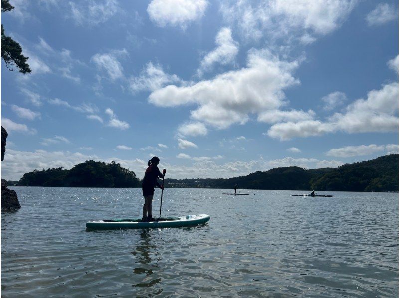 【絶景松島・馬の背】徒歩10秒で憧れのSUP体験！駅徒歩7分！無料温水シャワー・更衣室完備！女性、カップル、ファミリー、未経験者大歓迎！の紹介画像