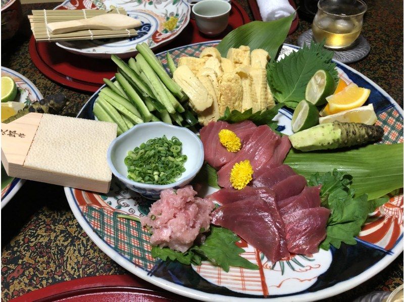 [Kyoto, Nishijin] Experience making hand-rolled sushi with the proprietress. Ladies' parties and couples are welcome, and you can relax in the private space of a historically designed Kyoto townhouse. You can come empty-handed.の紹介画像