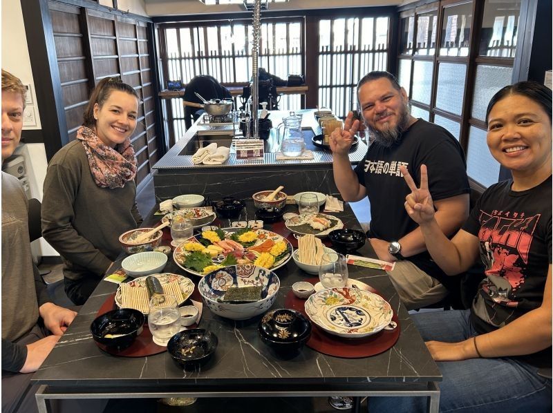 [Kyoto, Nishijin] Experience making hand-rolled sushi with the proprietress. Ladies' parties and couples are welcome, and you can relax in the private space of a historically designed Kyoto townhouse. You can come empty-handed.の紹介画像