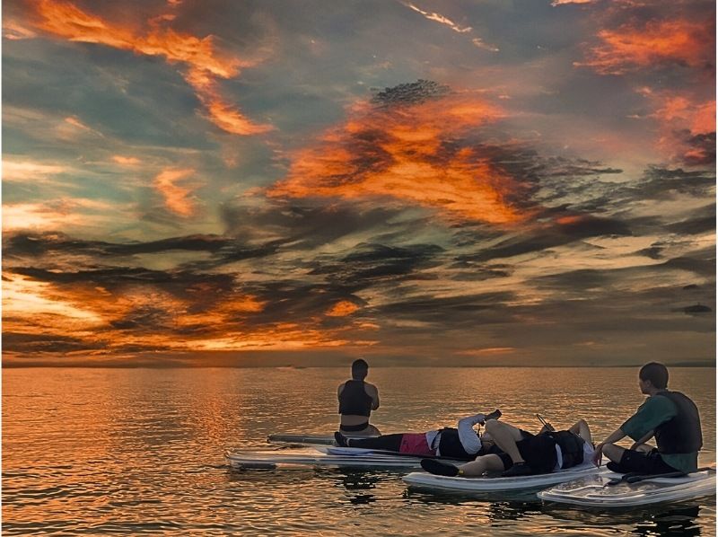 [Okinawa, Miyakojima] Sunset Clear SUP or Clear Kayak Tour / Searching for Sea Turtles