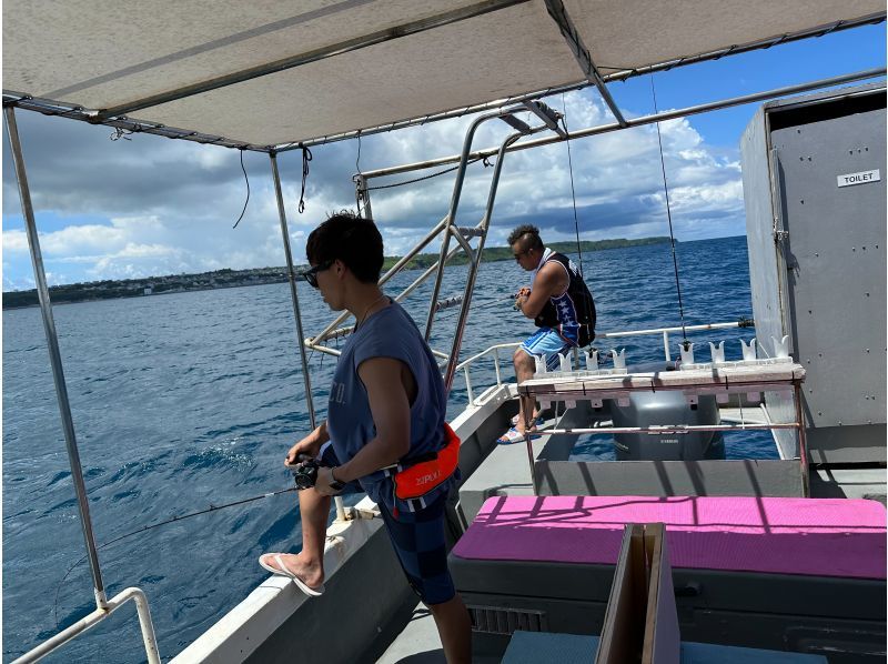 「促銷！」[宮古島] 家庭輕鬆釣魚！釣魚無需任何準備！對於初學者和女性來說都是安全的！伊良部島薩拉濱港每天 3 班出發の紹介画像