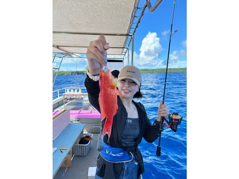 「促銷！」[宮古島] 家庭輕鬆釣魚！釣魚無需任何準備！對於初學者和女性來說都是安全的！伊良部島薩拉濱港每天 3 班出發の紹介画像