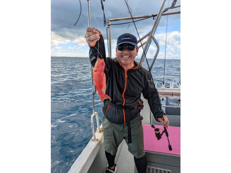 「促銷！」[宮古島] 家庭輕鬆釣魚！釣魚無需任何準備！對於初學者和女性來說都是安全的！伊良部島薩拉濱港每天 3 班出發の紹介画像